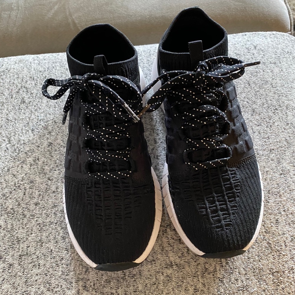 Under Armour Hovr Phantom - Women’s size 10